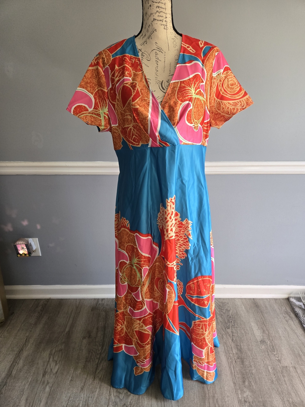 Turquoise Floral V-Neck Maxi Dress - Picture 2 of 8